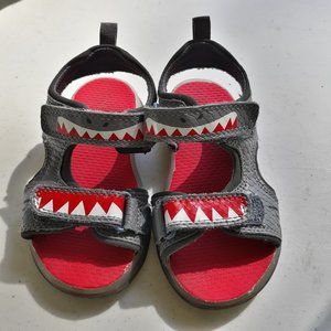 Carters Shark Sandals for toddlers size 7 light up